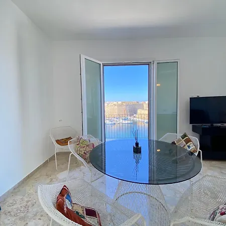 Luxurious Apartment