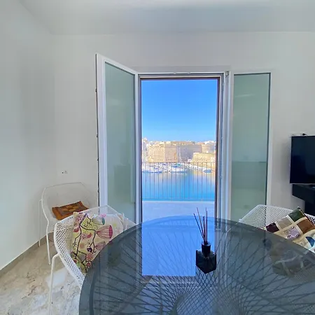 Luxurious Apartment